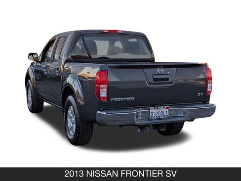 Used 2013 Nissan Frontier SV image 8