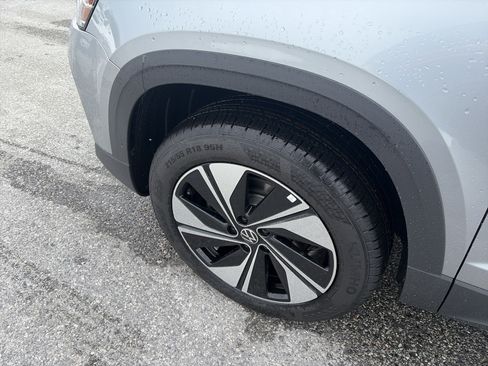 New 2026 Volkswagen Taos SE image 7