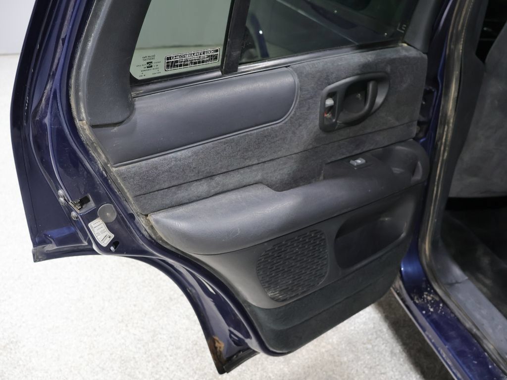 Used 2000 Chevrolet Blazer LS w/ LS Preferred Equipment Group AWD/4WD image 23