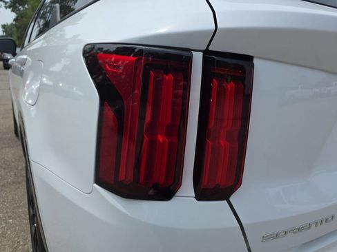 Used 2023 Kia Sorento SX AWD/4WD image 37