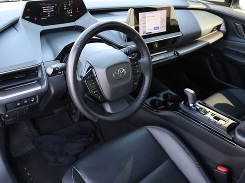 Used 2023 Toyota Prius XLE image 3