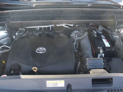 Used 2022 Toyota Highlander XLE image 29