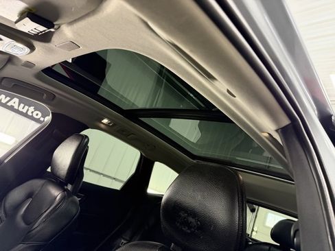 Used 2018 Volvo XC60 T5 Momentum w/ Vision Package image 19