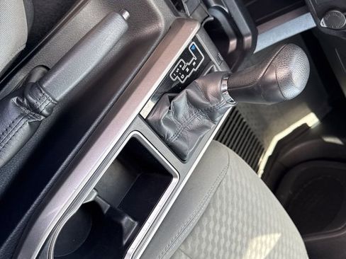 Used 2021 Toyota Tacoma SR5 AWD/4WD image 17