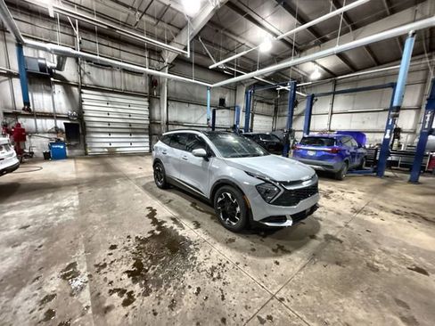 Certified 2023 Kia Sportage SX image 11