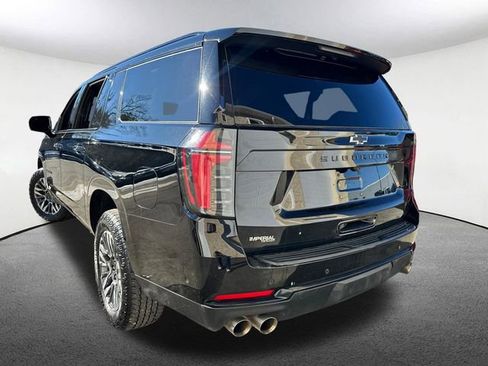 Used 2025 Chevrolet Suburban Z71 AWD/4WD image 10