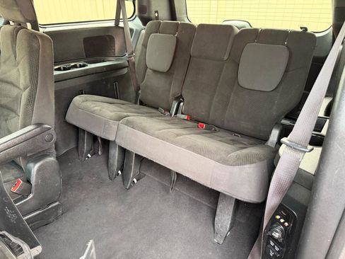 Used 2017 Dodge Grand Caravan SE FWD image 15