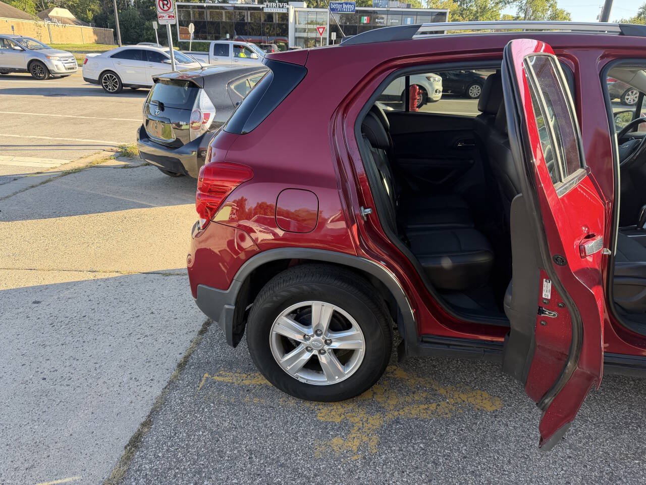 Used 2019 Chevrolet Trax LT w/ LT Convenience Package FWD image 9