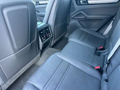 Used 2023 Porsche Cayenne Platinum Edition image 13