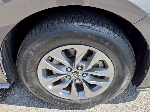 Used 2023 Toyota Sienna XLE FWD image 9
