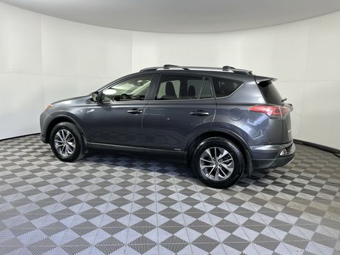 Used 2018 Toyota RAV4 XLE AWD/4WD image 2