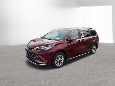 Used 2026 Toyota Sienna Limited FWD image 18