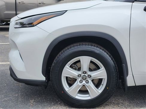 Certified 2024 Toyota Highlander LE image 6