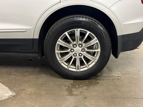 Used 2017 Cadillac XT5 Luxury w/ Driver Awareness Package FWD image 14