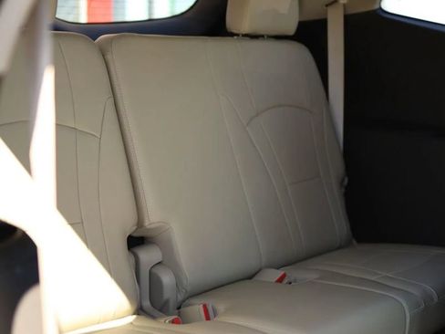 Used 2018 Buick Enclave Essence FWD image 52