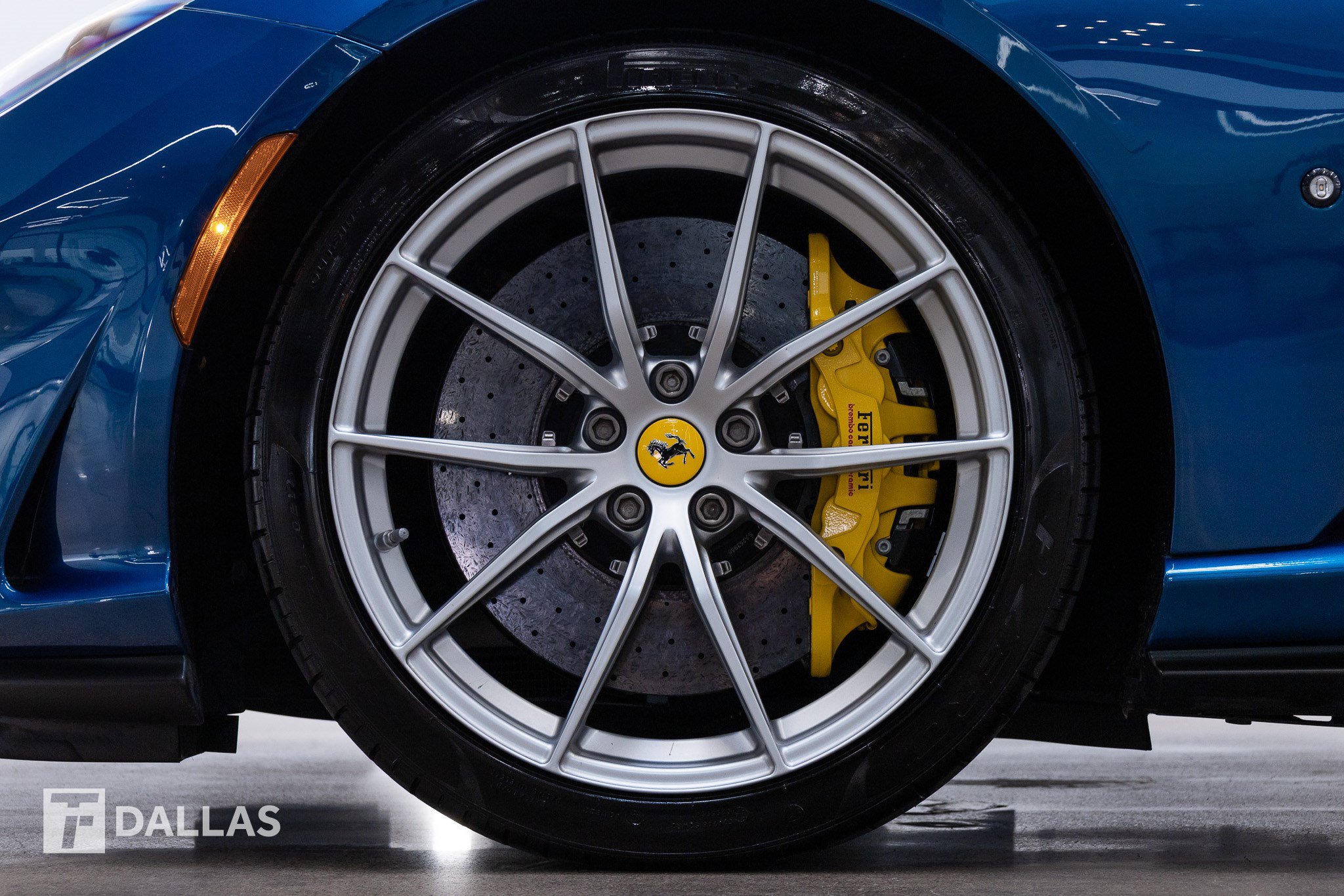 Used 2018 Ferrari 812 Superfast RWD image 9
