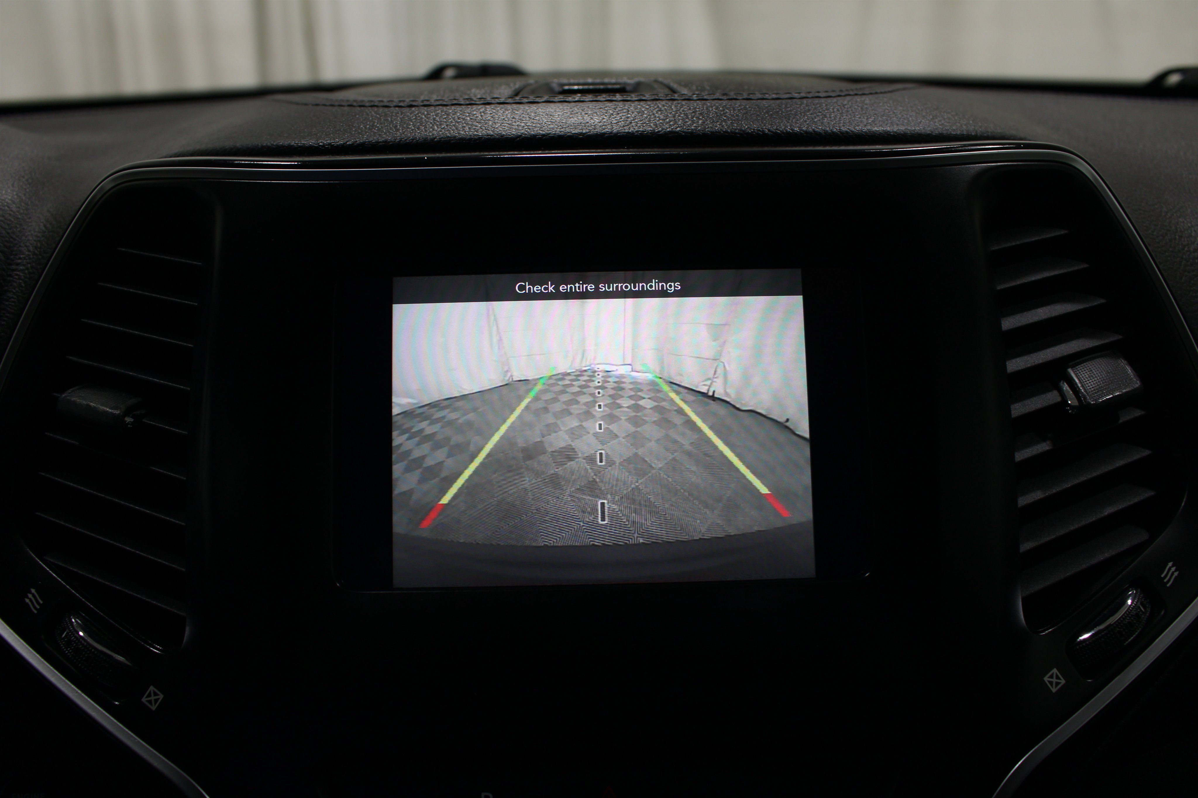 Used 2019 Jeep Cherokee Latitude Plus w/ Cold Weather Group FWD image 13