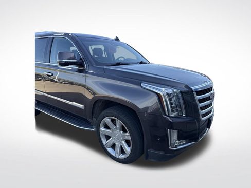 Used 2017 Cadillac Escalade Luxury RWD image 4