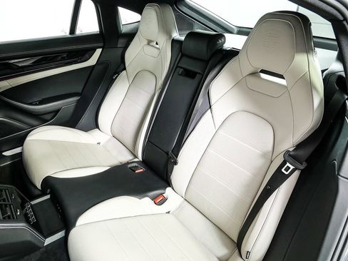 Certified 2025 Porsche Panamera 4 w/ Premium Package image 18