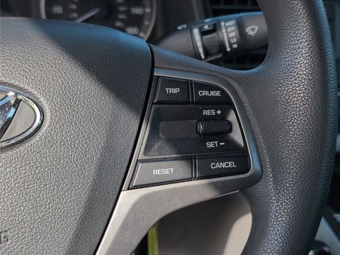 Used 2017 Hyundai Elantra SE image 19