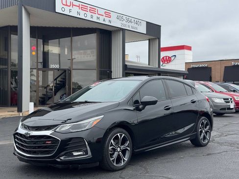 Used 2019 Chevrolet Cruze LT w/ Convenience Package FWD image 1