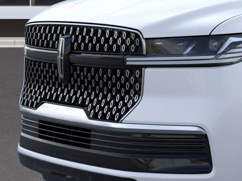 New 2026 Lincoln Navigator L Reserve AWD/4WD image 17