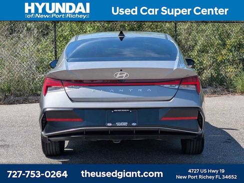 Used 2024 Hyundai Elantra SEL w/ Convenience Package image 4