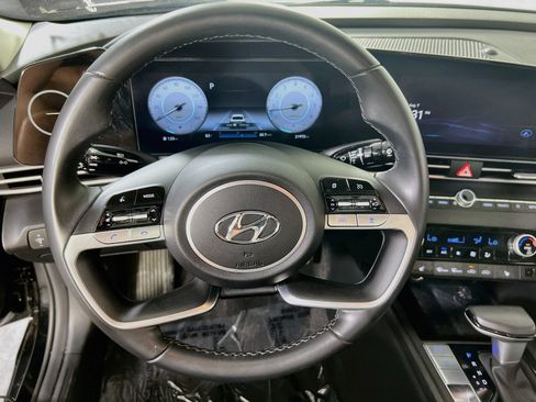 Used 2023 Hyundai Elantra SEL w/ Convenience Package FWD image 11