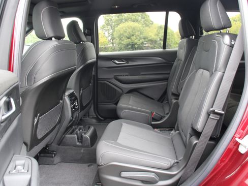 New 2025 Jeep Grand Cherokee L Laredo image 22