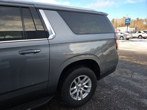 Used 2022 Chevrolet Suburban LT image 39