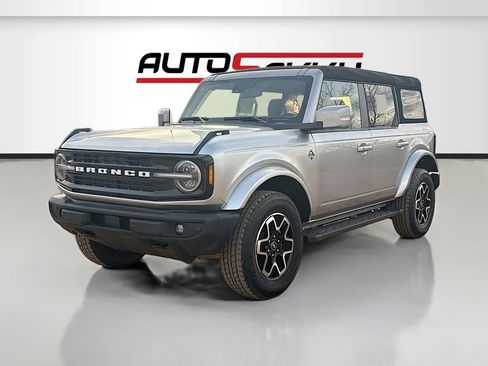Used 2024 Ford Bronco Outer Banks AWD/4WD image 3