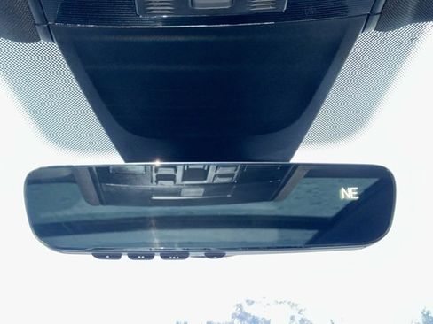 Certified 2022 Volkswagen Tiguan SEL R-Line image 36