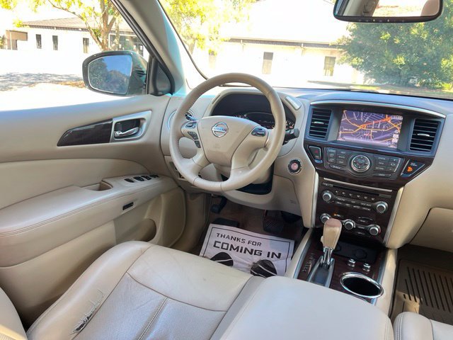 Used 2015 Nissan Pathfinder Platinum w/ Family Entertainment Package FWD image 30