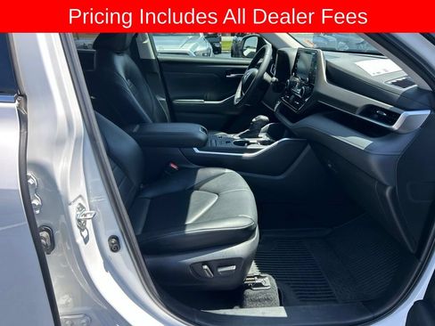 Used 2022 Toyota Highlander XLE FWD image 22