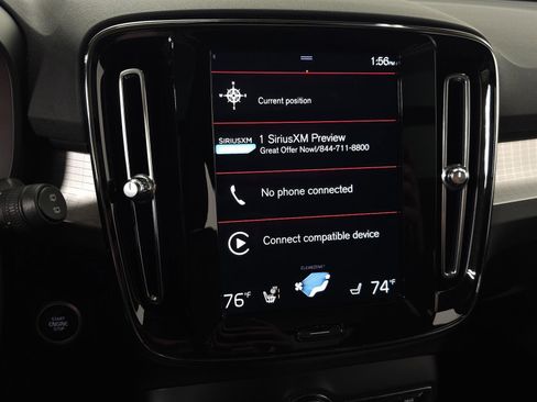 Used 2022 Volvo XC40 T5 Momentum w/ Premium Package image 22