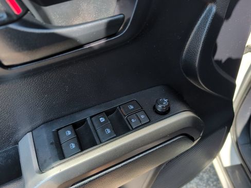 Used 2019 Toyota Tacoma SR5 AWD/4WD image 14