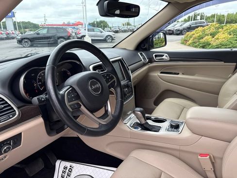Used 2017 Jeep Grand Cherokee Limited w/ Luxury Group II AWD/4WD image 16