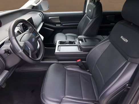 Used 2025 Ford Expedition Max Platinum AWD/4WD image 8