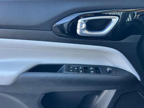 Used 2024 Jeep Compass Limited image 13