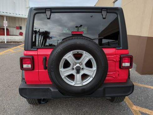 Used 2021 Jeep Wrangler Sport S image 5