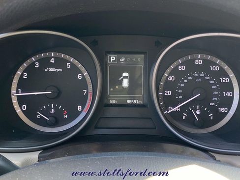 Used 2018 Hyundai Santa Fe Sport image 24