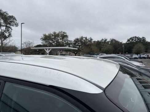 Used 2021 Toyota Highlander L image 5