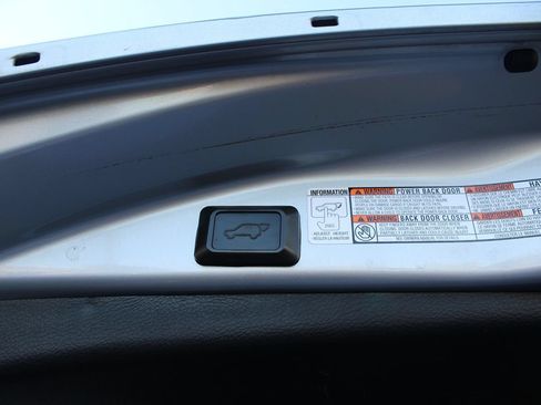 Used 2016 Toyota RAV4 XLE FWD image 30