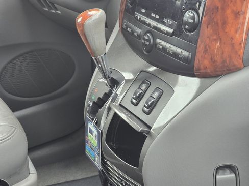 Used 2007 Toyota Sienna XLE Limited AWD/4WD image 16