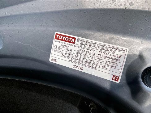 Used 2022 Toyota Highlander XLE AWD/4WD image 35