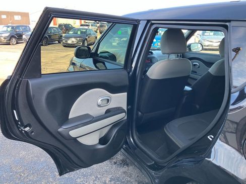 Used 2015 Kia Soul + image 10