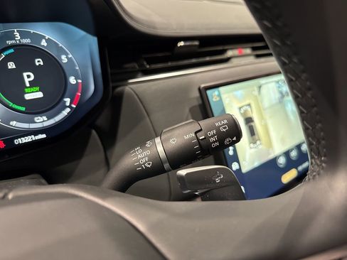 Used 2023 Land Rover Range Rover SE image 22