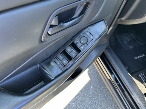 Used 2024 Nissan Rogue S AWD/4WD image 13
