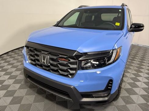 Used 2025 Honda Passport TrailSport image 2