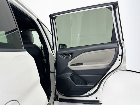 Used 2025 Subaru Forester Limited image 30